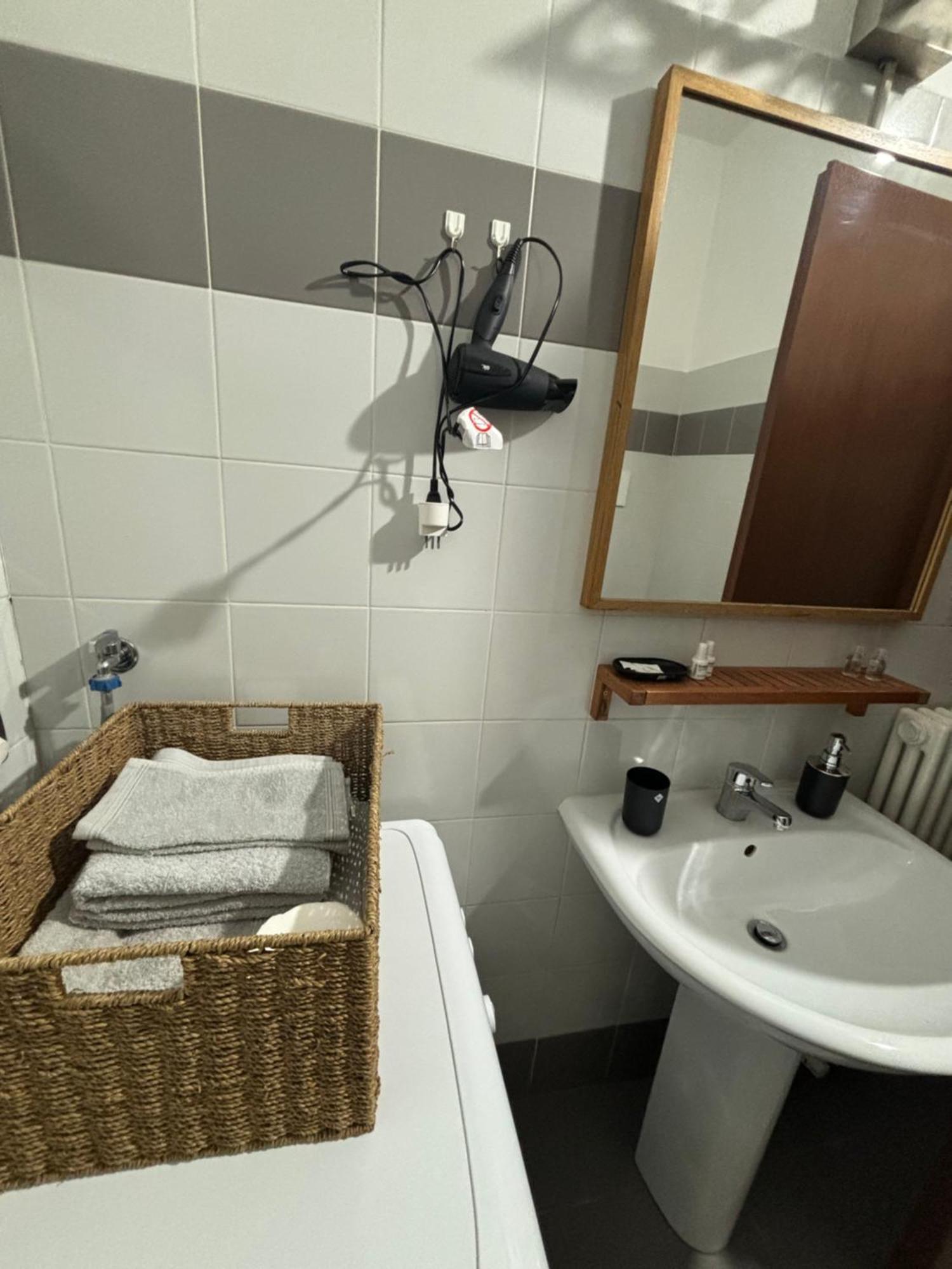 Ferienwohnung La Casa Di Ale Lecco Exterior foto